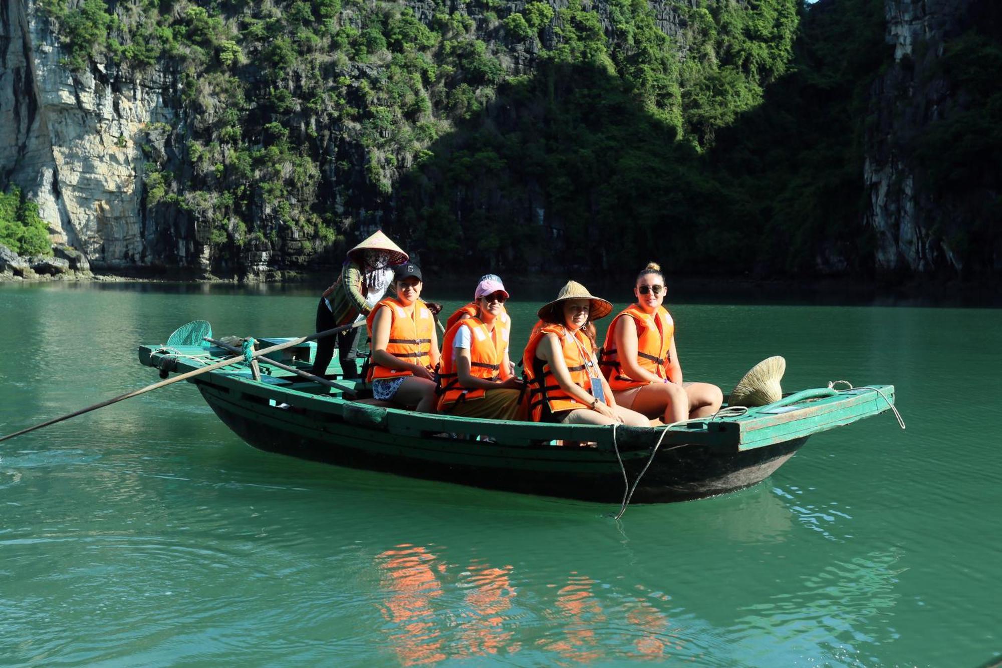 Hotel Ruby Cruise Hạ Long Exterior foto