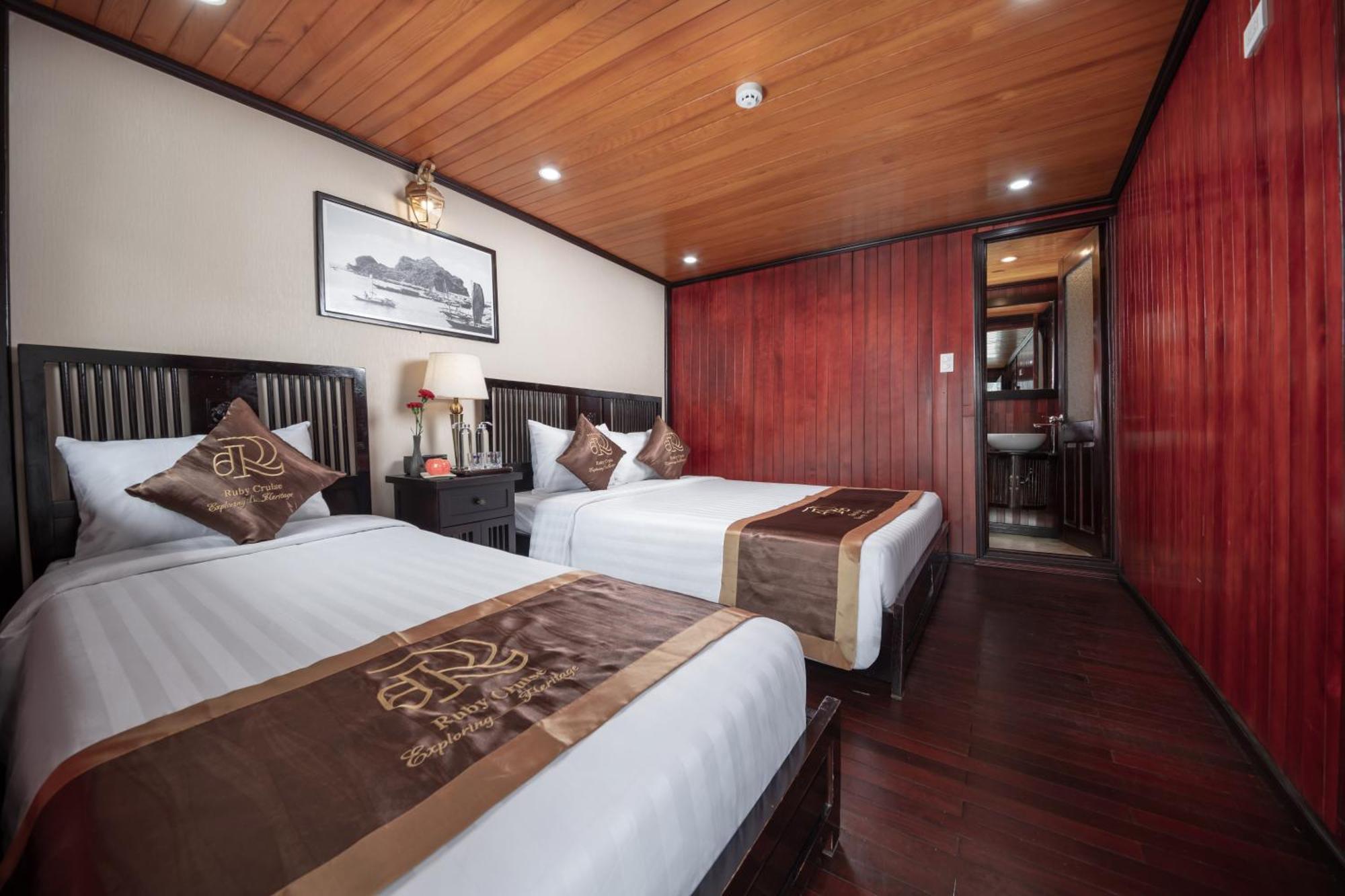 Hotel Ruby Cruise Hạ Long Exterior foto
