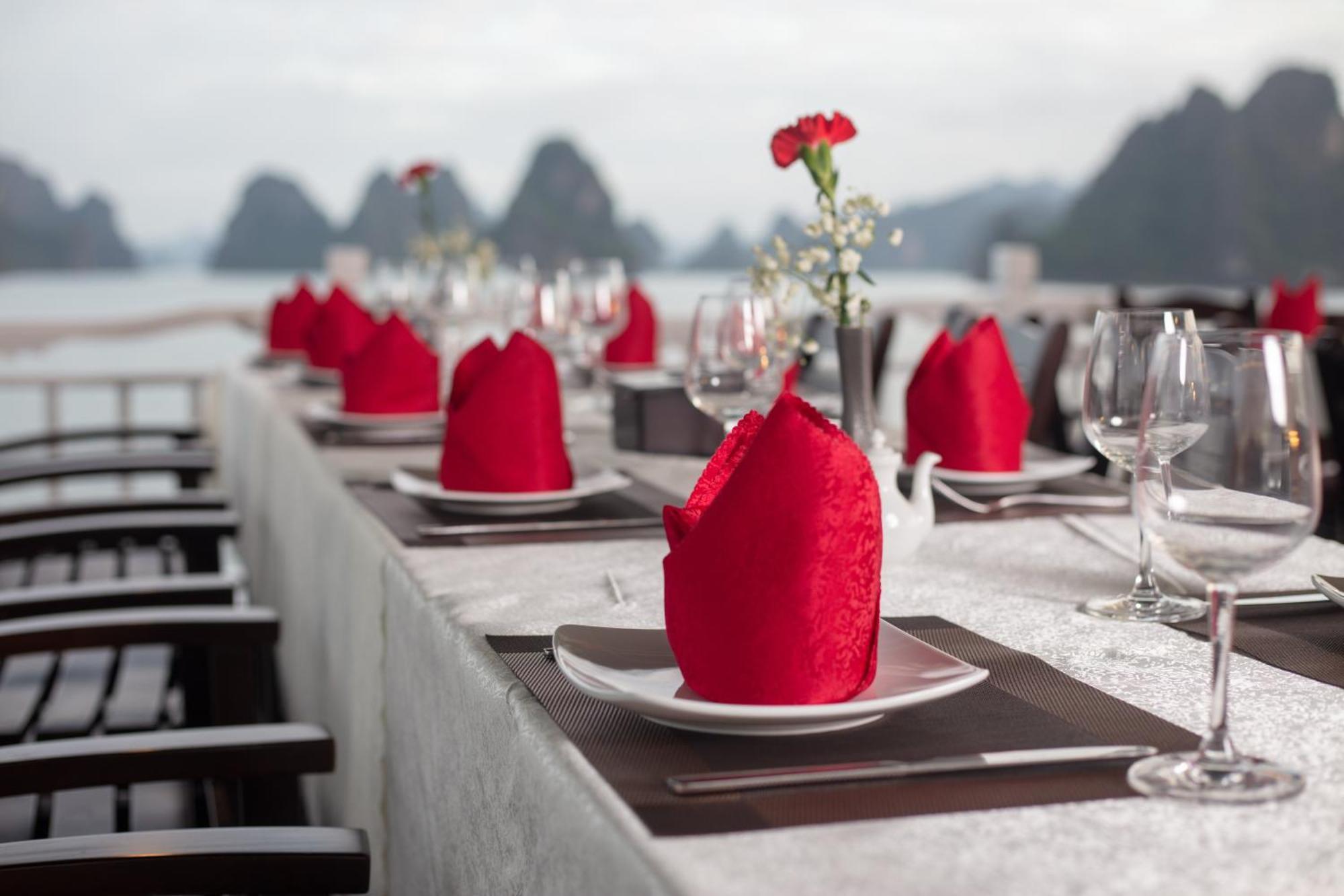 Hotel Ruby Cruise Hạ Long Exterior foto