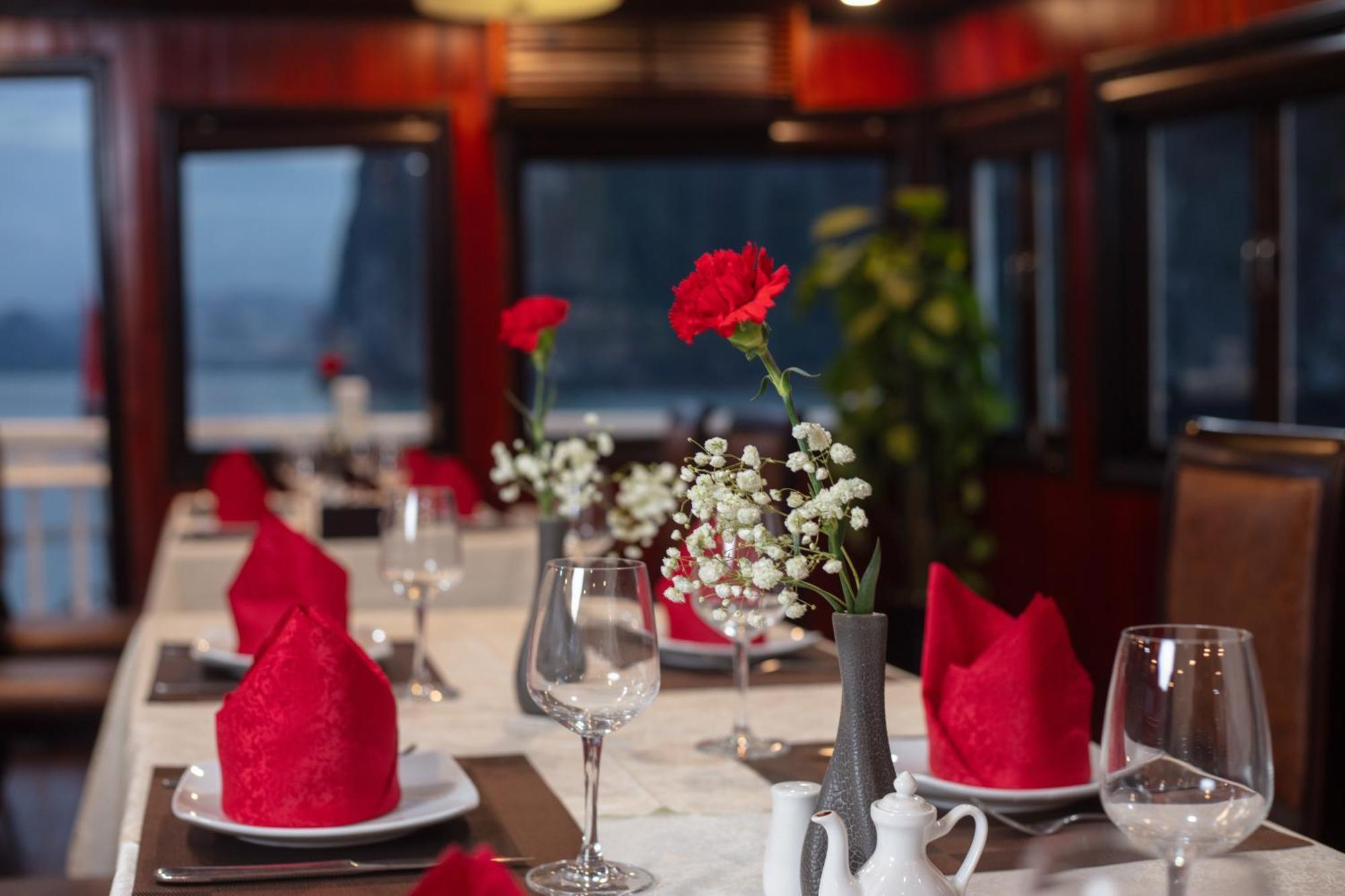 Hotel Ruby Cruise Hạ Long Exterior foto