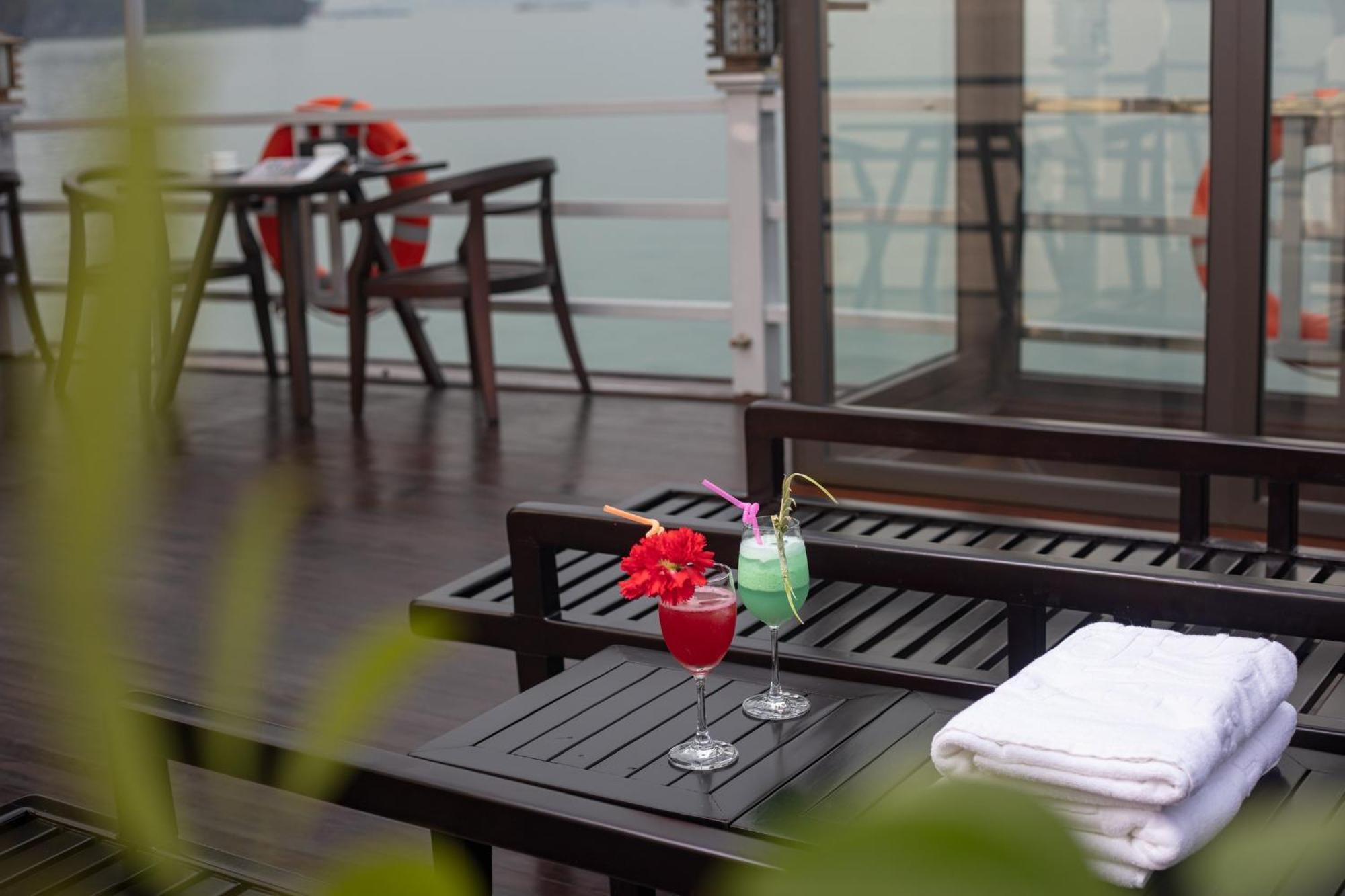 Hotel Ruby Cruise Hạ Long Exterior foto