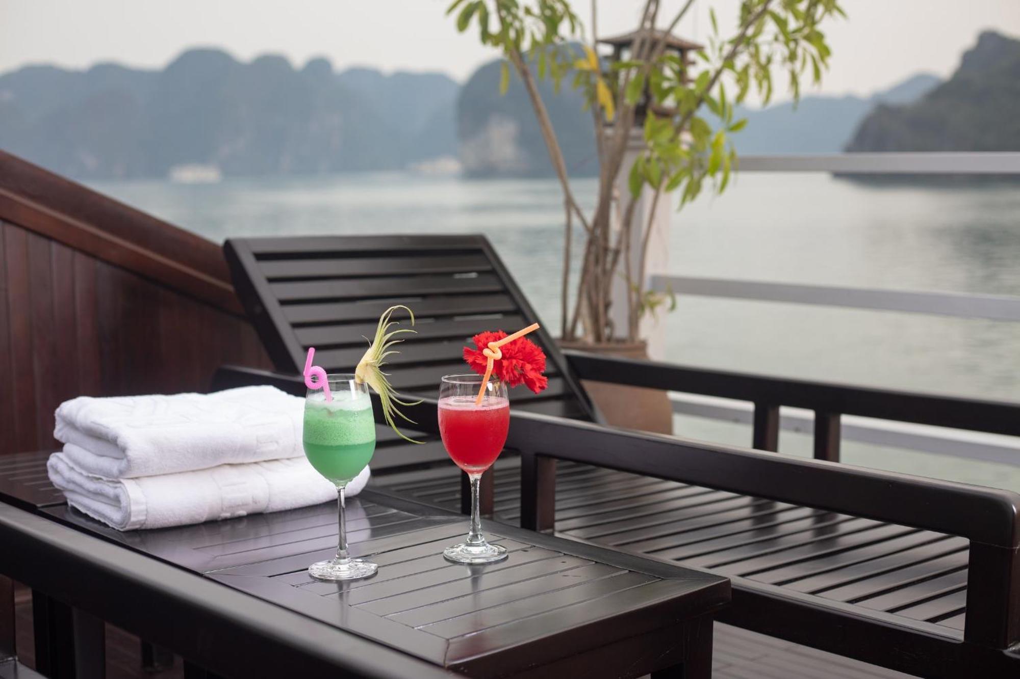 Hotel Ruby Cruise Hạ Long Exterior foto
